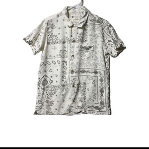 MENS AEROPOSTALE OFF WHITE BANDANA BUTTON UP SHORT SLEEVE SHIRT SIZE SMALL